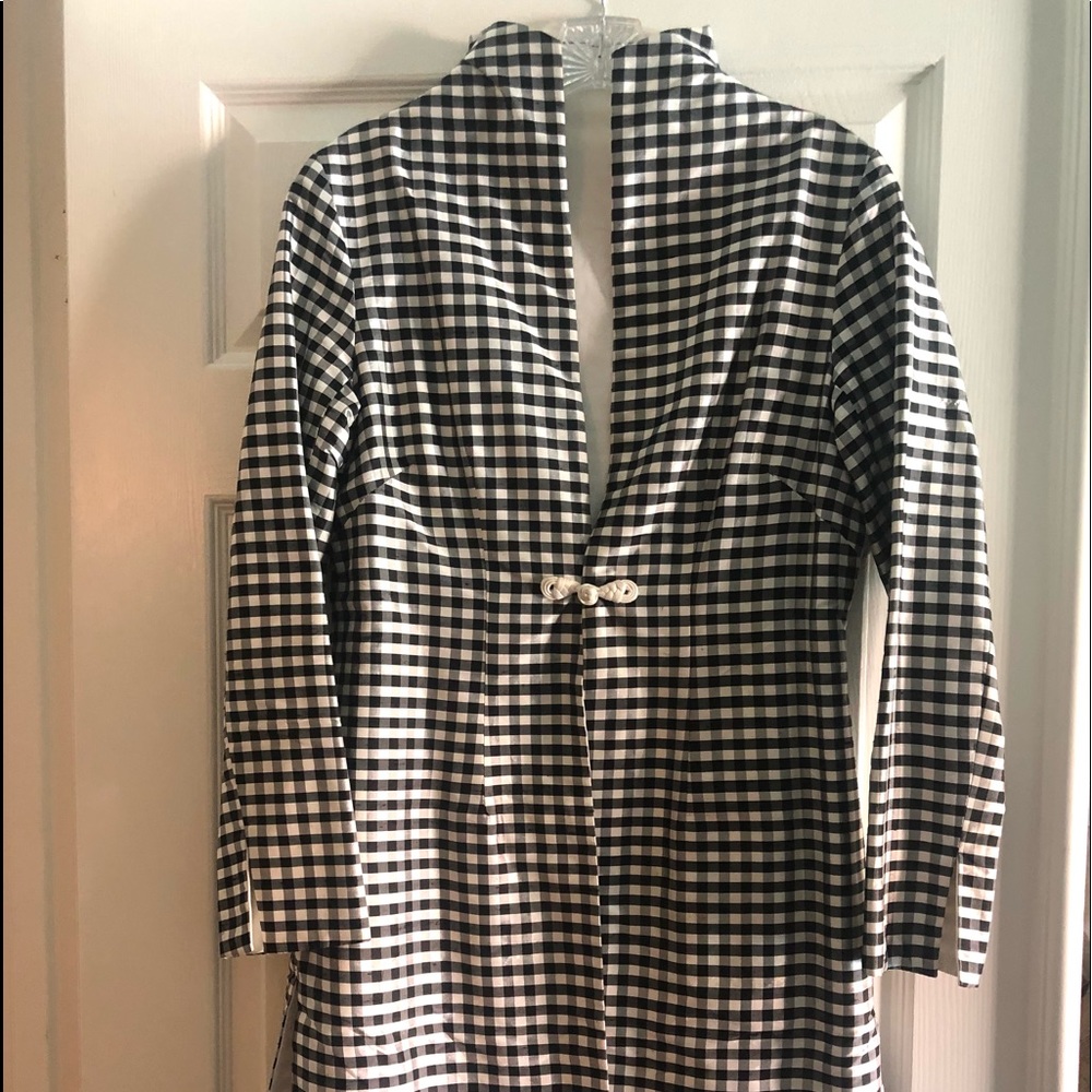 Silk 3/4 two sided jacket, with side slits on sleeves and skirt.